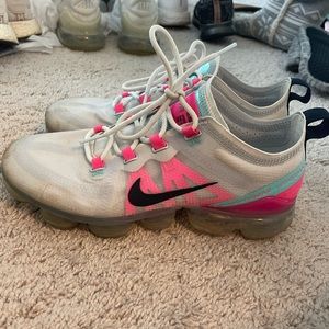 Nike vapor max white pink and blue